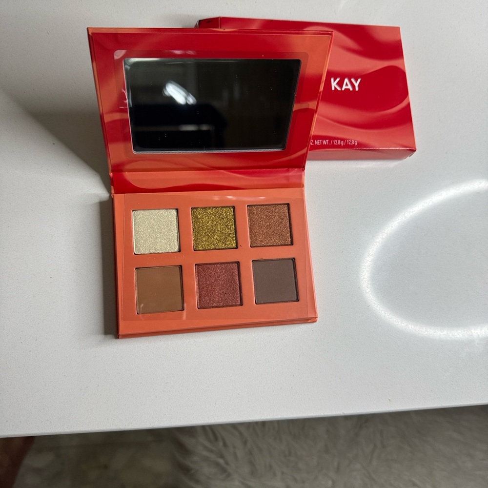 New in Box Mary Kay Eyeshadow Palette with Gold and Brown Hues